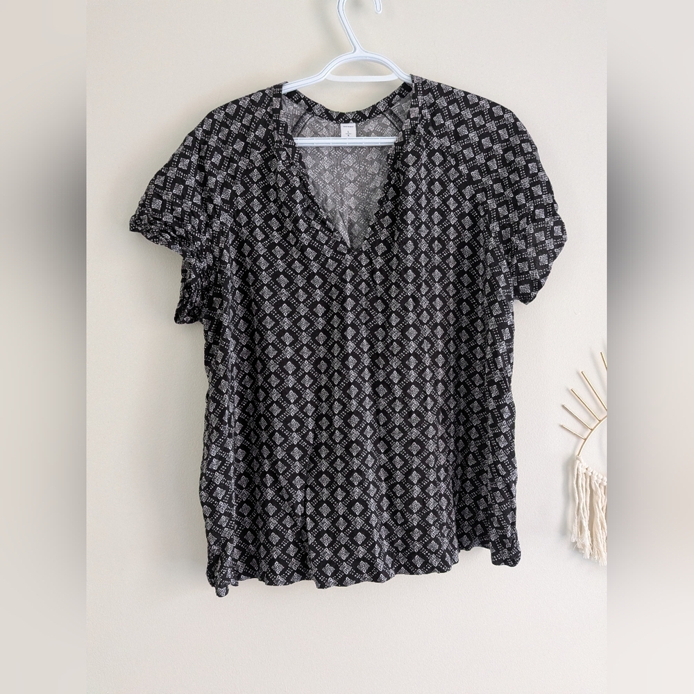Old Navy Monochrome Print Blouse